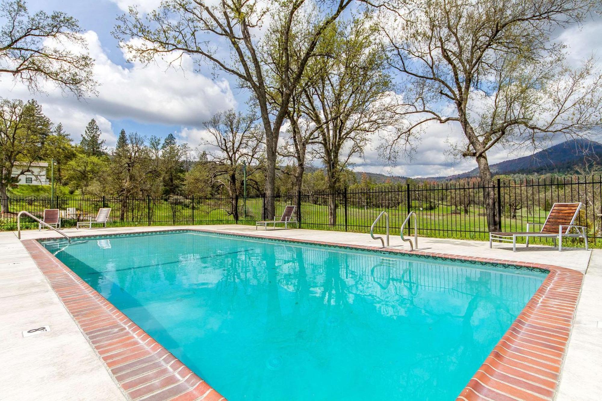Hotel Sierra Sky Ranch Oakhurst Exterior foto